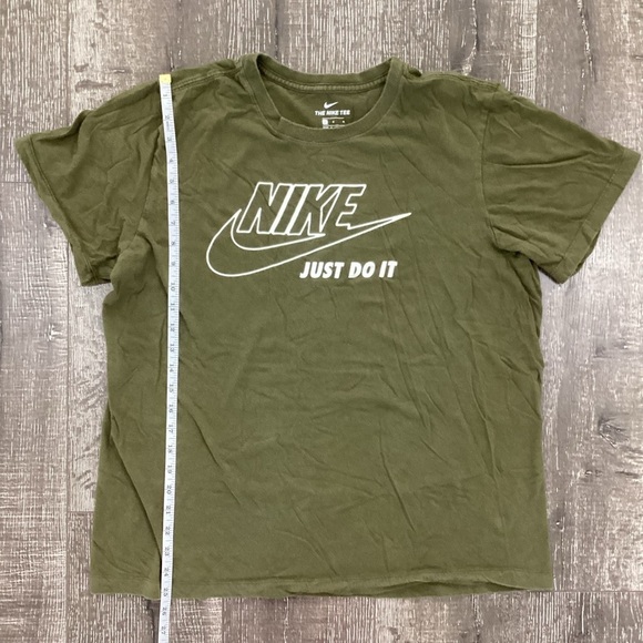 Nike Men’s L Olive Green "Just Do It" Swoosh Graphic Tee The Nike Tee - Picture 4 of 4